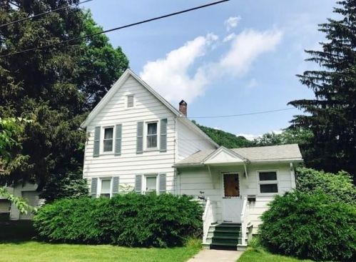 8 Charles St, Bath, NY 14810-1105