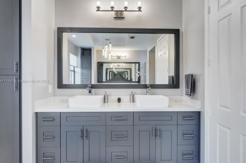 8297 28th St, Hollywood FL  33024-3187 exterior