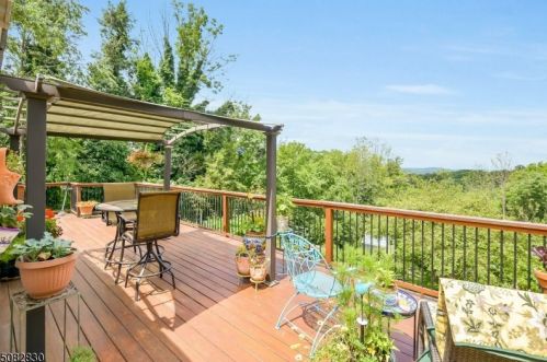 25 Darmstatter Rd, Skyline Lakes NJ  07456-1301 exterior