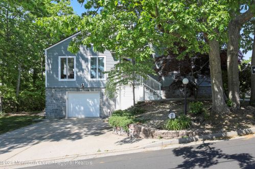 18 Mountain St, Monmouth Hills, NJ 07732-1844