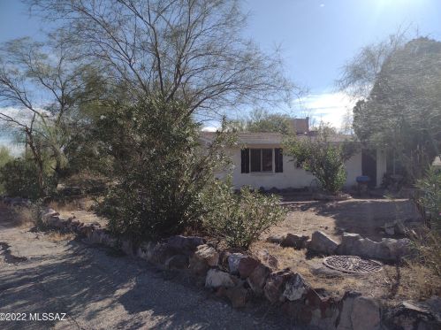 2747 Enchanted Hills Dr, Tucson, AZ 85713-4527