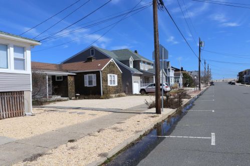 21 Washington Ave, Lavallette, NJ 08735-2349