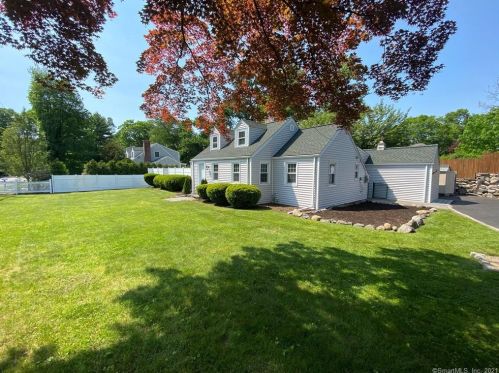 7 Hartswood Rd, Stamford, CT 06905-2208