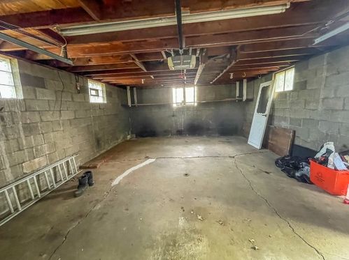 200 Larkspur St, Whitaker PA  15120-2208 exterior