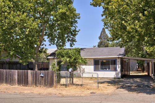 160 Thomas St, Ukiah CA  95482-5822 exterior