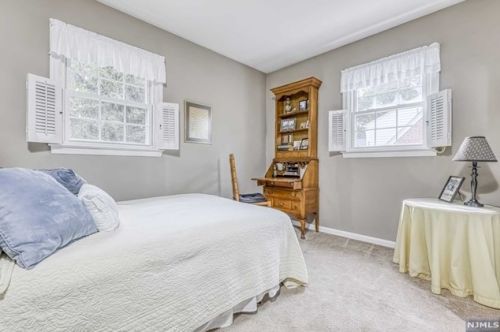 8 Winters St, Oakland NJ  07436-2623 exterior