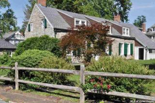 142 Pearl St, Kingston, NY 12401-5314