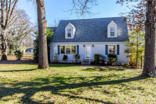 1610 Scenic Dr, Maryville, TN 37803-5636