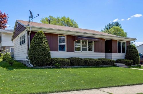 101 Palmatory St, Horicon, WI 53032-0012
