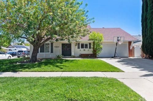 21132 Cedarfalls Dr, Santa Clarita, CA 91350-1921