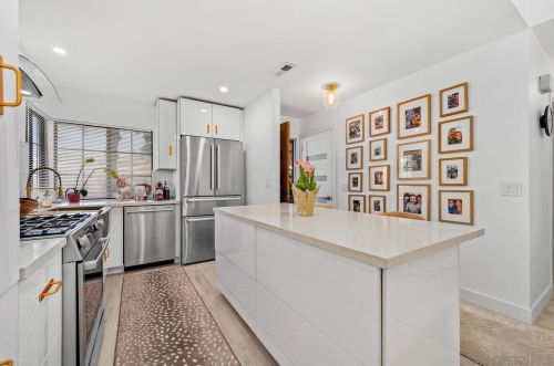 6829 Pear Tree Dr, Carlsbad CA  92011-3937 exterior