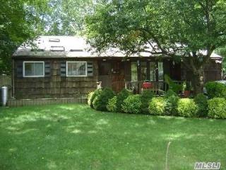 3112 Gull Ave, Gordon Heights, NY 11763-1731