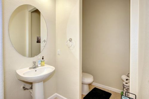 8675 Tennis Club Ct, Elk Grove CA  95624-3291 exterior