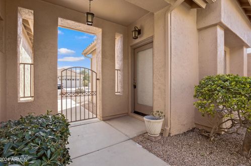 9302 Nacoma Dr, Chandler, AZ 85248-7435