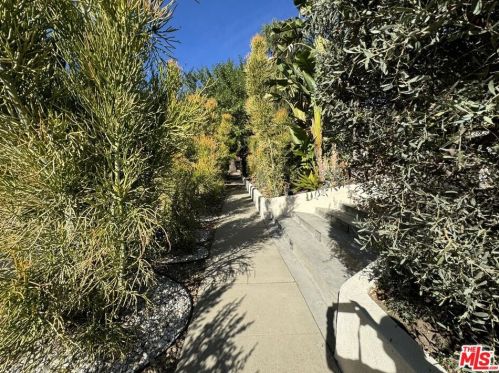 16821 Albers St, Van Nuys CA 91316-2603 exterior