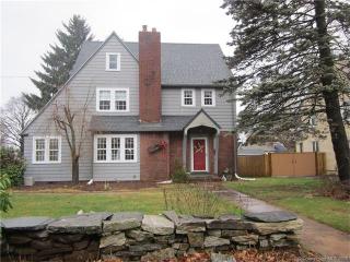539 Center St, Manchester, CT 06040-3948