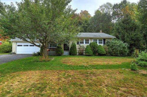 21 Sand Hill Rd, Bethel, CT 06801-1009