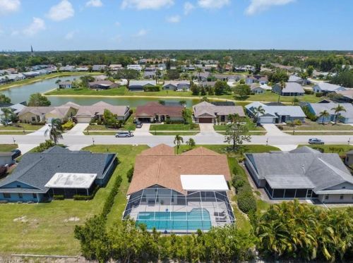 10461 Regent Cir, Naples FL  34109-1571 exterior