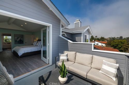 1336 1st St, Manhattan Beach CA  90266-6902 exterior