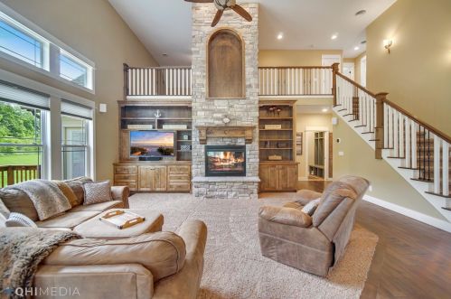 367 Newton Ln, Valpo, IN 46383-6998
