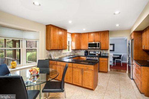 29 Winthrop Rd, Lawrence Township NJ  08648-1557 exterior