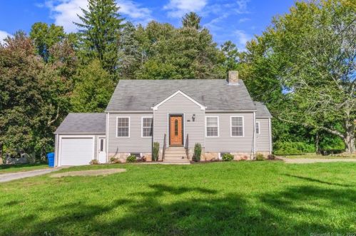 723 Old Colchester Rd, Uncasville, CT 06382-2027