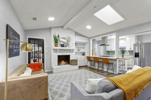 1502 Meadow Glen St, Richardson TX  75081-2541 exterior