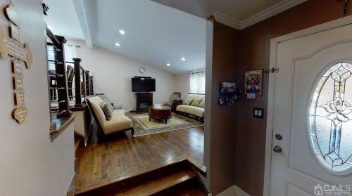 18 Sandra Rd, East Brunswick, NJ 08816-2883