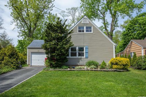 48 Gaylore Dr, Amityville, NY 11701-3312