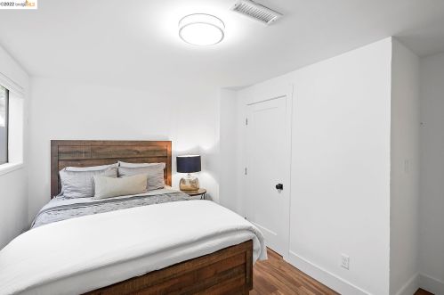 3059 Delaware St, Oakland CA  94602-3219 exterior