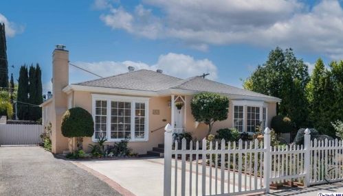 10638 Camarillo St, North Hollywood, CA 91602-1404