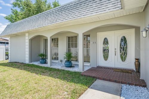 128 Carlyle Cir, Palm Harbor, FL 34683-1803
