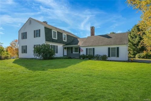 33 Mark Dr, Middletown, NY 10940-7410