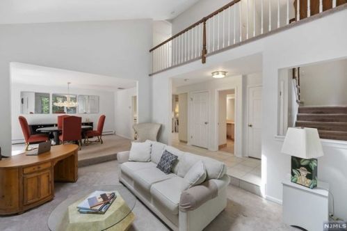 43 Bentley Dr, Franklin Lakes NJ  07417-1941 exterior