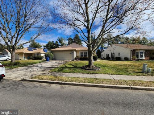 109 Candlelight Ct, Columbus, NJ 08022-1003