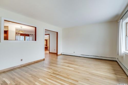 71 Ellen St, Bethpage NY  11714-2924 exterior