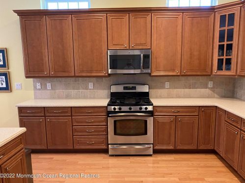 10 Quincy Ct, East Freehold NJ  07728-9251 exterior