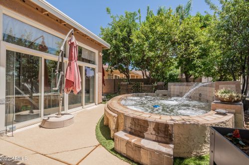 1064 Palomino Crk Dr, Gilbert AZ 85296-3727 exterior