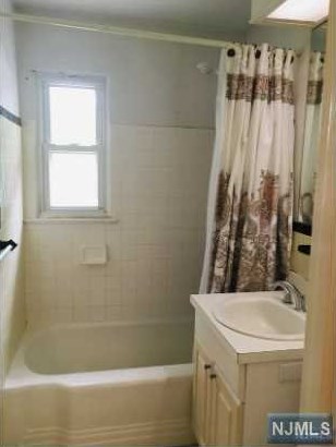 671 Delaware Ave, Ridgewood NJ  07450-5501 exterior