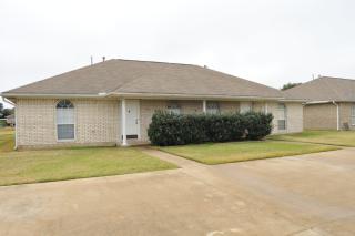 1601 Dexter Dr, College Station TX  77840-4274 exterior