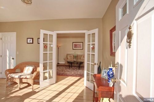 224 Lynn St, Harrington Park, NJ 07640-1325