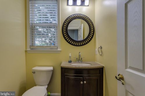 5800 Serengeti Ct, Haymarket VA  20169-3200 exterior