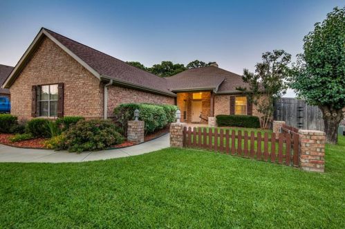 7105 Mira Vista Dr, Denton, TX 76210-3457