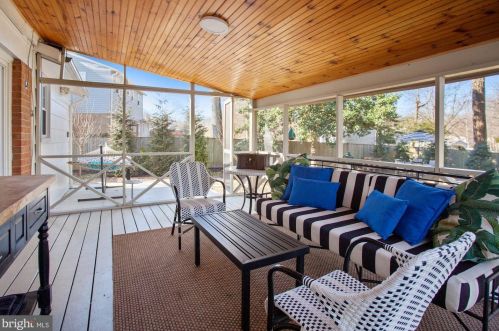 6618 Huntsman Blvd, Springfield VA 22152-2622 exterior