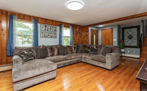 5 Pamela Dr, Wallingford CT  exterior