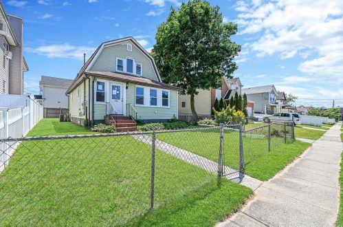 68 Mansfield Ave, Roosevelt, NY 11575-1415