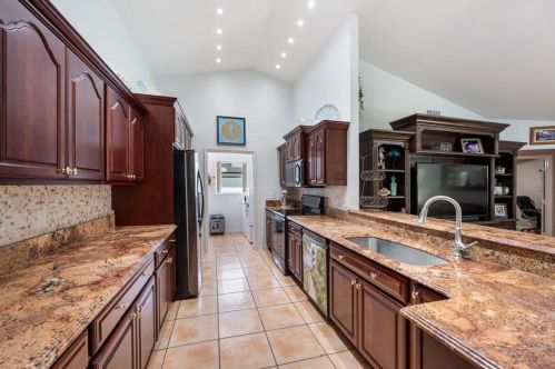 107 Hawthorne Cir, Fort Pierce FL 34953-3524 exterior