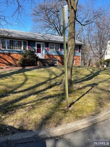 6 Valley Rd, Ridgewood, NJ 07452-1712