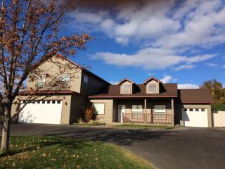 5205 Scenic Dr, Yakima, WA 98908-2150