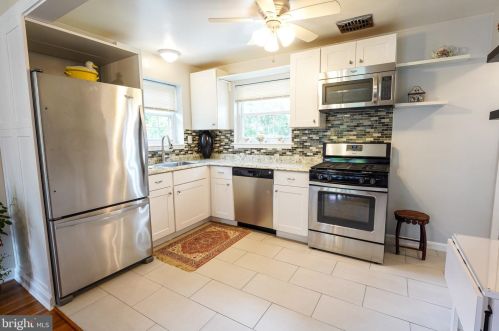 6511 33rd St, Falls Church, VA 22043-1918